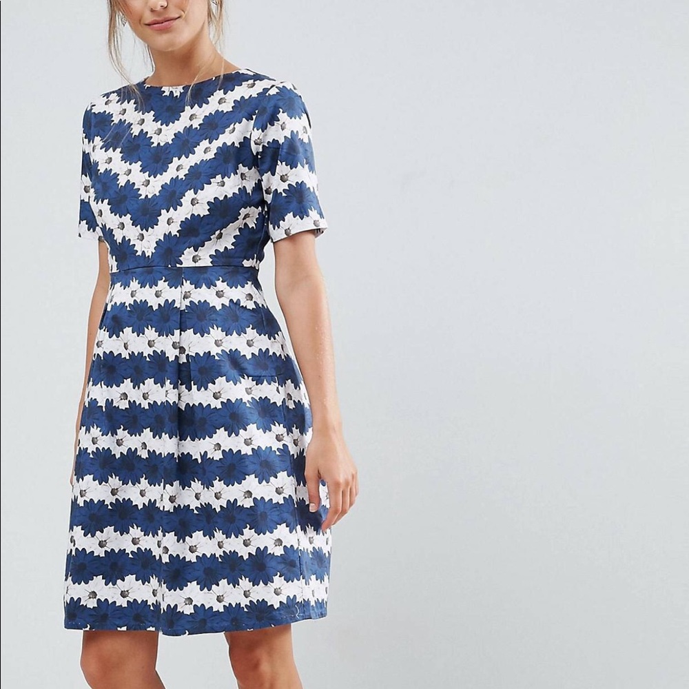 Daisy dress
